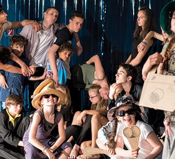 INTO THE FIELDS FESTIVAL – Junior Company lädt zum Tag der Offenen Tür im Theater im Ballsaal ein