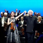 Violinistin Lisa Batiashvili und Dirigent Sir Simon Rattle an der Oper Bonn