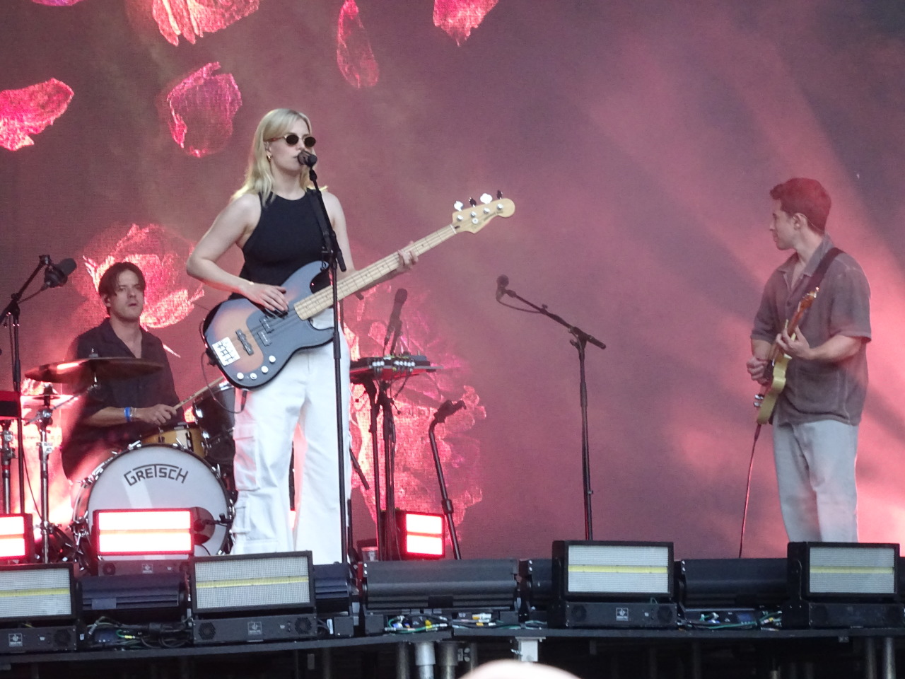 „Lord it’s a feeling“ – London Grammar auf dem Bonner Kunstrasen