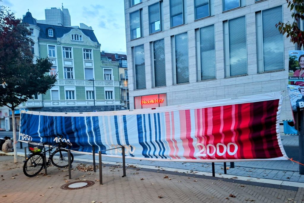 Klimastreifen Banner in Bonner Innenstadt