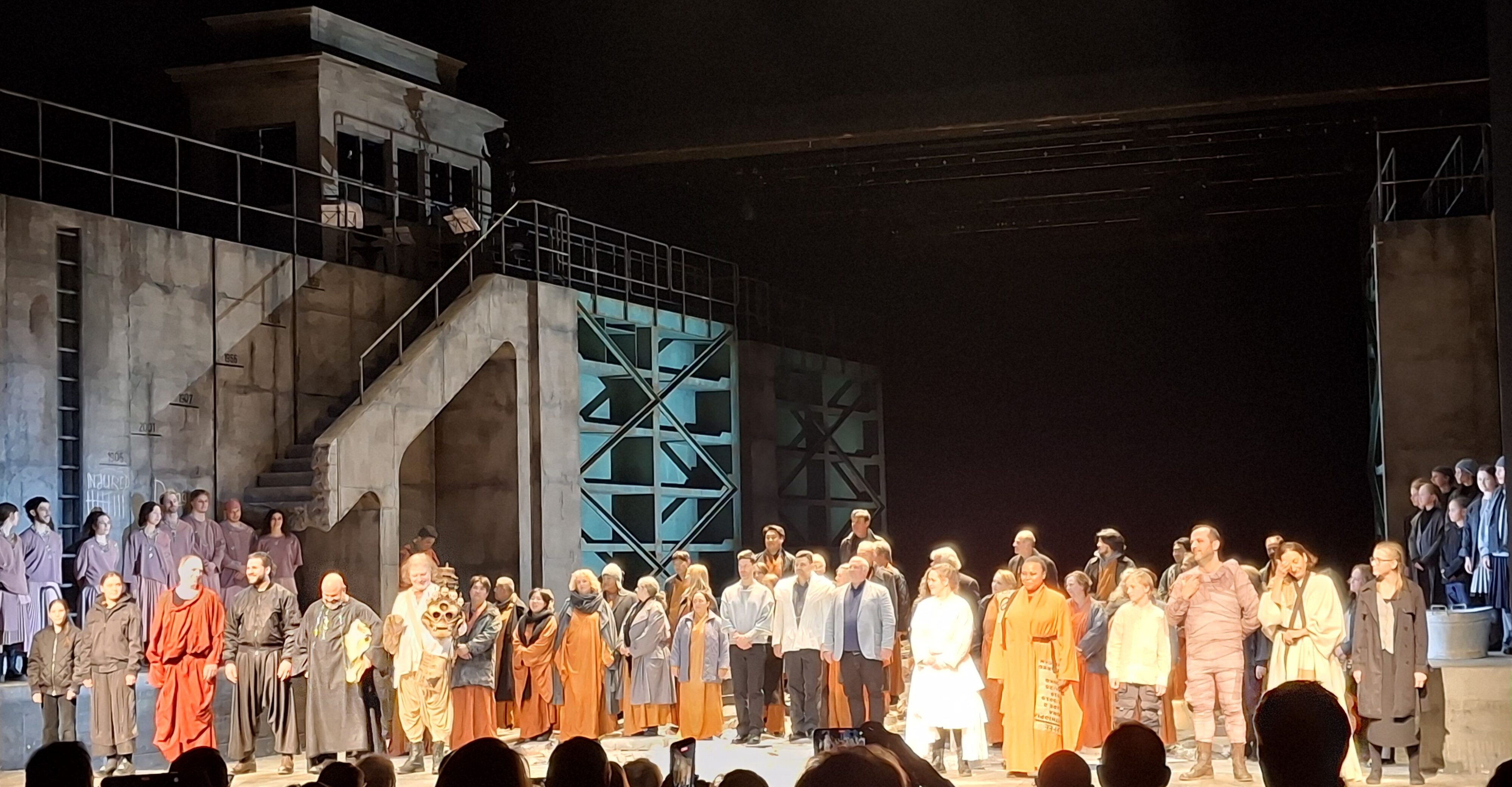 Erwachen, Bewusstwerdung und Erleuchtung in Kriegszeiten – Uraufführung von Param Virs „Awakening“ an der Oper Bonn